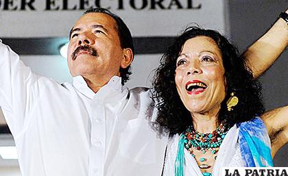El presidente de Nicaragua, Daniel Ortega, acompañado de su esposa, Rosario
Murillo /EL HERALDO
