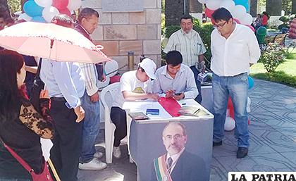 Inscripción de militantes al FRI para las elecciones primarias /La Voz de Tarija