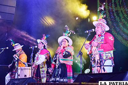 Emoción en la presentación del grupo Norte Potosí