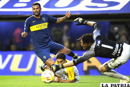 La acción del partido que terminó empatado 0-0 entre Boca y Central /ole.com