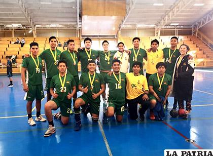 La selección boliviana de handball logró el tercer puesto en Alto Hospicio / cortesía Martín Chilaca