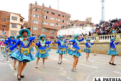 Enfermería de la UTO presentó la kullawada /LA PATRIA