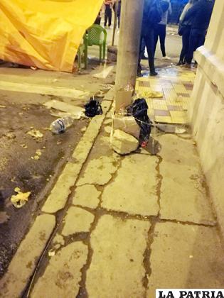 La basura estuvo alrededor de la ruta de la festividad folklórica/ LA PATRIA