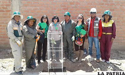 La forestación una de las actividades de ¡Oruro te queremos limpia!/ Beatriz Olmos
