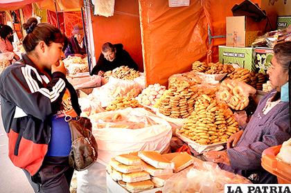 Se busca que la venta de las masitas de Todos Santos cumplan las normas de higiene e inocuidad /LA PATRIA ARCHIVO
