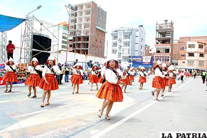 Los futuros maestros bailaron Llamerada