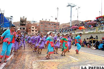 Es indiscutible que para bailar potolos se debe tener gracia, así lo comprendieron desde la FNI