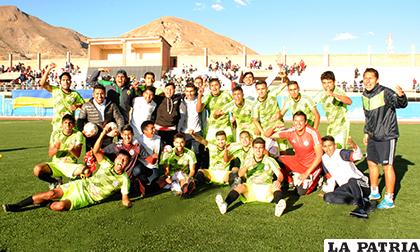 Al final del encuentro Universitario celebró el triunfo /Fernando Rodríguez /LA PATRIA