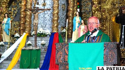 El Obispo de El Alto, Monseñor Eugenio Scarpellini en la Basílica Menor de San Francisco, La Paz/ ANF