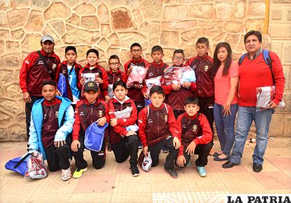 La selección orureña de futsal que participará en el nacional Sub-12 / Alex Zambrana - LA PATRIAa
