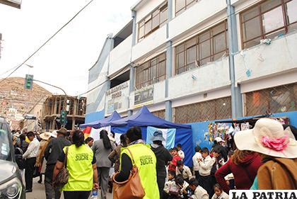 Padres de familia finalizaron sus medidas de presión con una marcha ayer en la mañana /LA PATRIA