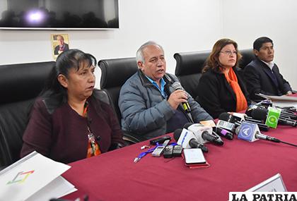 Los vocales del TSE en rueda de prensa / APG