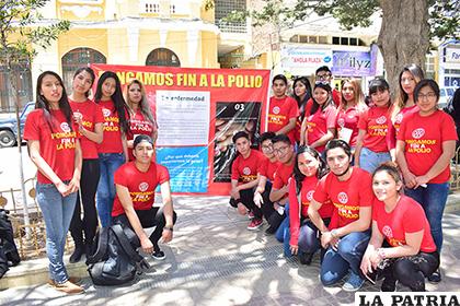 Jóvenes voluntarios contra la poliomielitis/ LA PATRIA