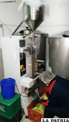 La visita a la única empresa que abrió sus puertas/LA PATRIA