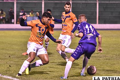 La acción del cotejo en el cual venció Real Potosí 3-1 a Sport Boys / APG