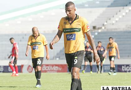 Molestos y sin ánimos terminaron el partido los de Destroyers /APG