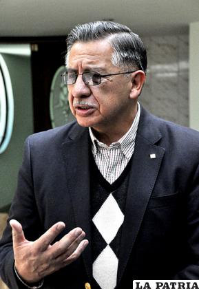Carlos Sandy, docente universitario y analista político / LA PATRIA