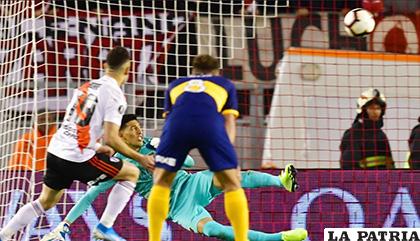 Borré anota el primero de River mediante el tiro penal /ole.com