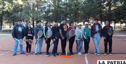 El club de tenis FNI va creciendo y se fortalece /Cortesía Pearson Canaviri