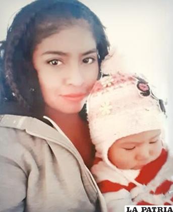 Jhoselyne Quiroga Atahuichi, de 23 años junto a su hija de siete meses, Nayla Jhosel Moya Quiroga /LA PATRIA