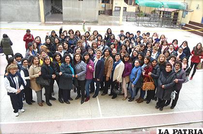 Encuentro de ex alumnas del colegio Postel /Johan Romero /LA PATRIA