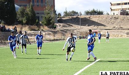 Una acción del partido en el cual Oruro Royal venció a San José por 2 a 1 /Carla Herrera /LA PATRIA