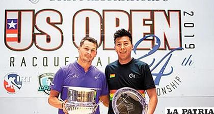Conrado Moscoso (derecha) con el trofeo de subcampeón /gente.com