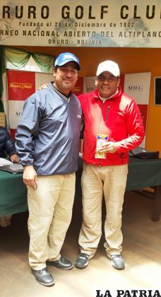 Valdivia (derecha) ganador del torneo /Cortesía Rodrigo Valdivia