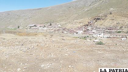 Vista panorámica del campamento y la empresa minera 

