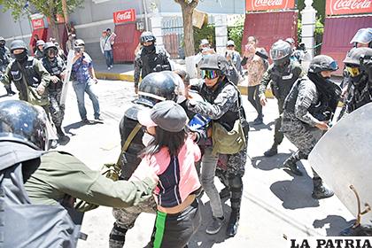Convocan a Policías y manifestantes a evitar actos de violencia /LA PATRIA