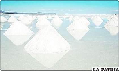 El salar de Uyuni tiene una de las mayores reservas de litio en el mundo