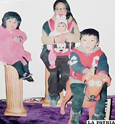 Jimena Heidy Choque Condori de 23 años, junto a sus tres hijos desaparecidos /LA PATRIA