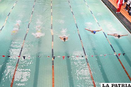 Los nadadores se entrenan en sus clubes para el torneo internacional /LA PATRIA