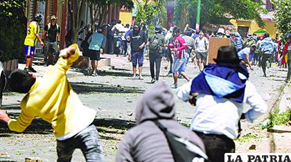 Los enfrentamientos continúan en varias regiones del país /Radio FmBolivia
