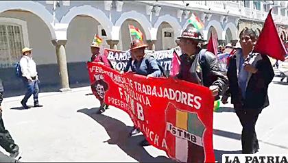 Mineros anunciaron su paso a dinamitazos /LA PATRIA