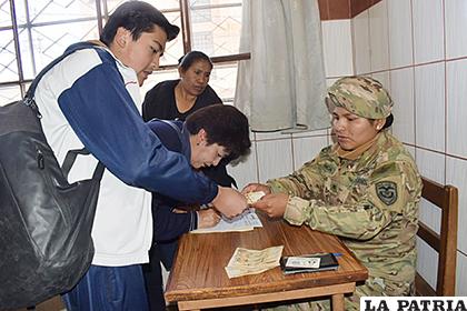 En Oruro se beneficiarán 111.692 estudiantes de ciudad y provincia /LA PATRIA
