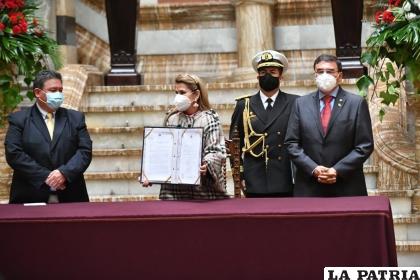 Durante la presentación del decreto que da vía libre a las ONGs /ABI