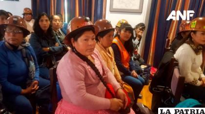 Mujeres mineras en un conversatorio /archivo ANF