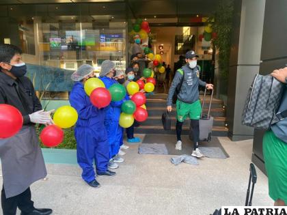 Los futbolistas dejaron el hotel de concentración en La Paz / FBF