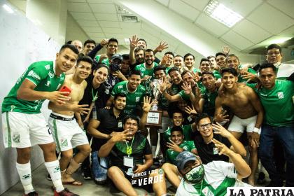 Festejo de los jugadores del cuadro de Oriente Petrolero
/club Oriente Petrolero