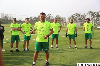 El equipo boliviano bajo el mando de Farías entrenó ayer en Sao Paulo /FBF