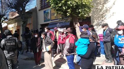 Los mineros piden que se otorgue la licencia ambiental / LA PATRIA