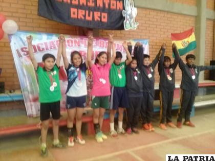 Los deportistas del bádminton necesitan un espacio donde entrenar