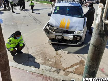 La vagoneta quedó con varios daños materiales /LA PATRIA