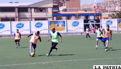 Oruro Royal va probando nueva gente para incorporar a sus filas / LA PATRIA