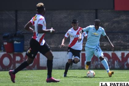 La acción del partido disputado la tarde de este sábado en el estadio de Bolívar/ APG