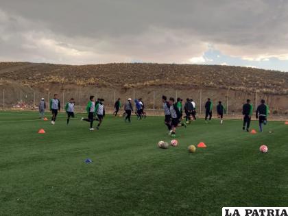 Los jugadores de Amdecar están motivados /cortesía Luis Choque