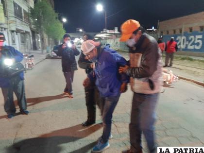 El conductor de la moto salió lastimado luego del impacto / LA PATRIA