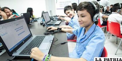 Las clases virtuales y el uso de la computadora, es habitual en los estudiantes
