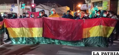 Los movilizados protestaron en la calle La Plata esquina Murguía /LA PATRIA